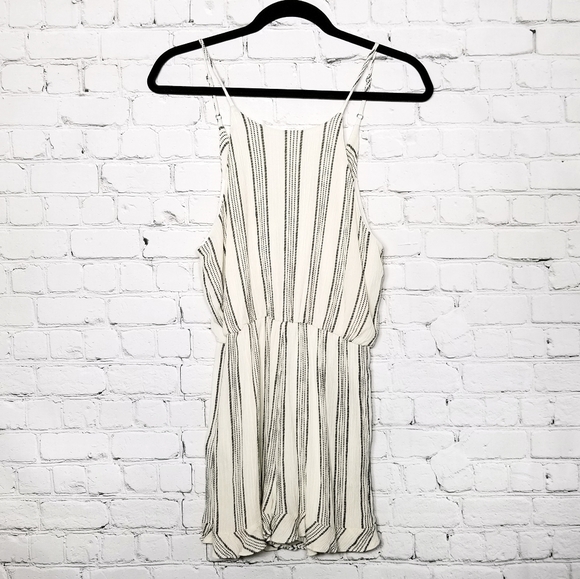 Everly striped tie back ruffle hem romper - Picture 3 of 8